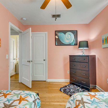Fort Walton Coastal Retreat With Yard Walk To Beach Fort Walton Beach Zewnętrze zdjęcie