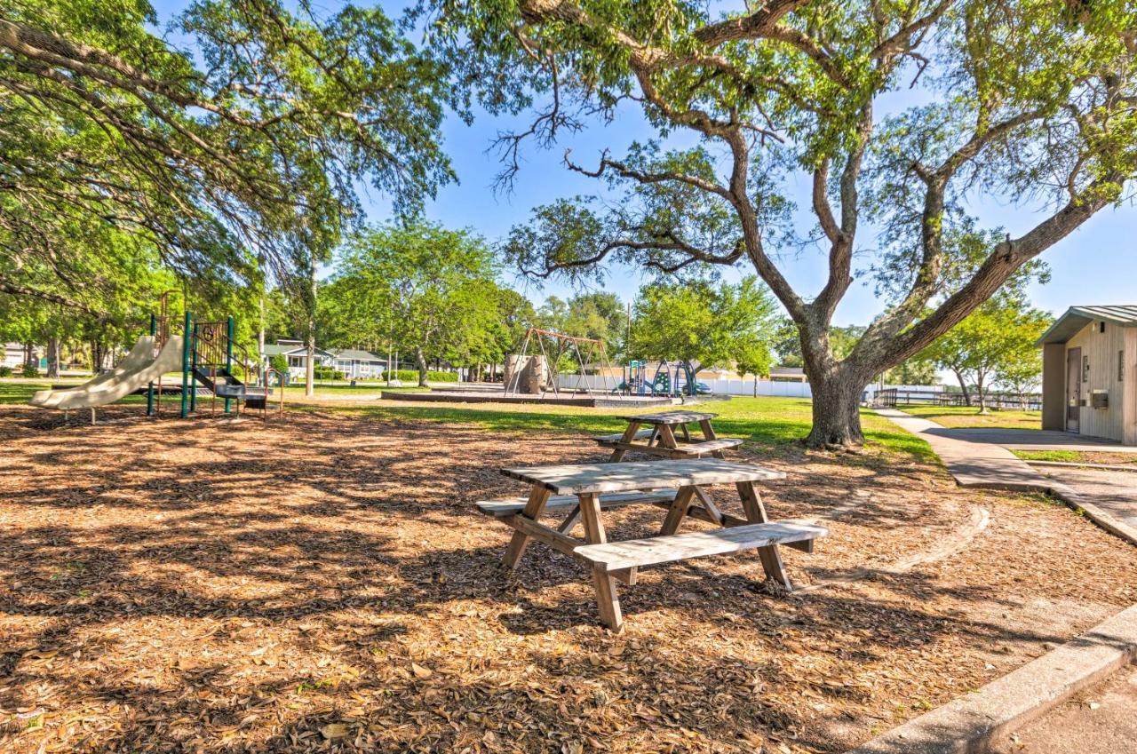 Fort Walton Coastal Retreat With Yard Walk To Beach Fort Walton Beach Zewnętrze zdjęcie